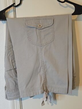Gloria Vanderbilt Light Khaki Capri Pants